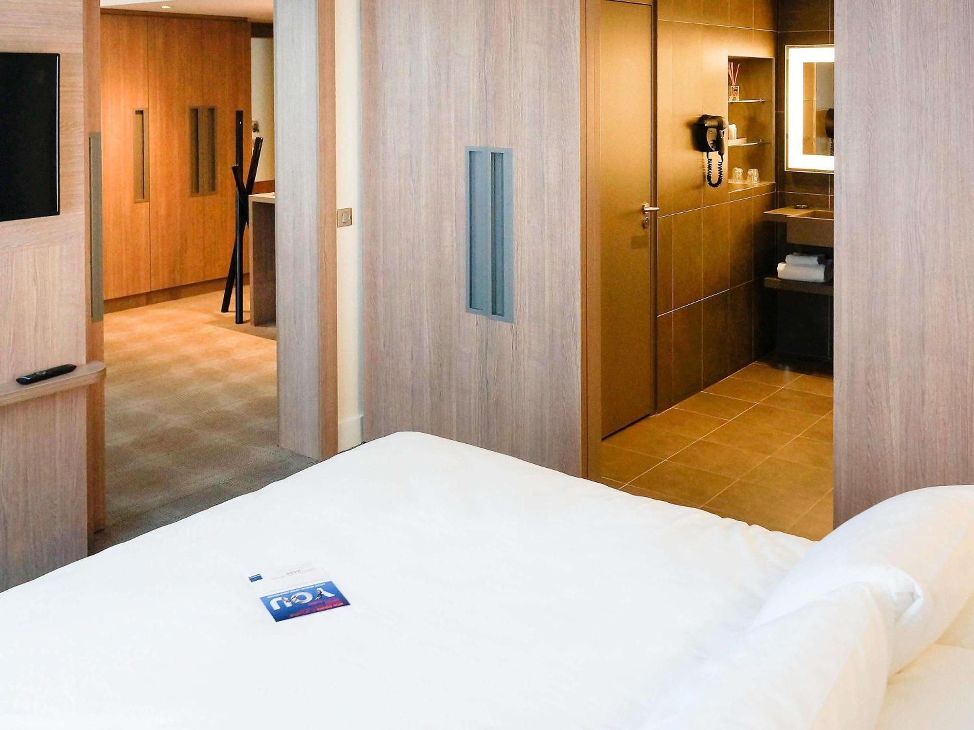 Novotel Saclay Exterior photo