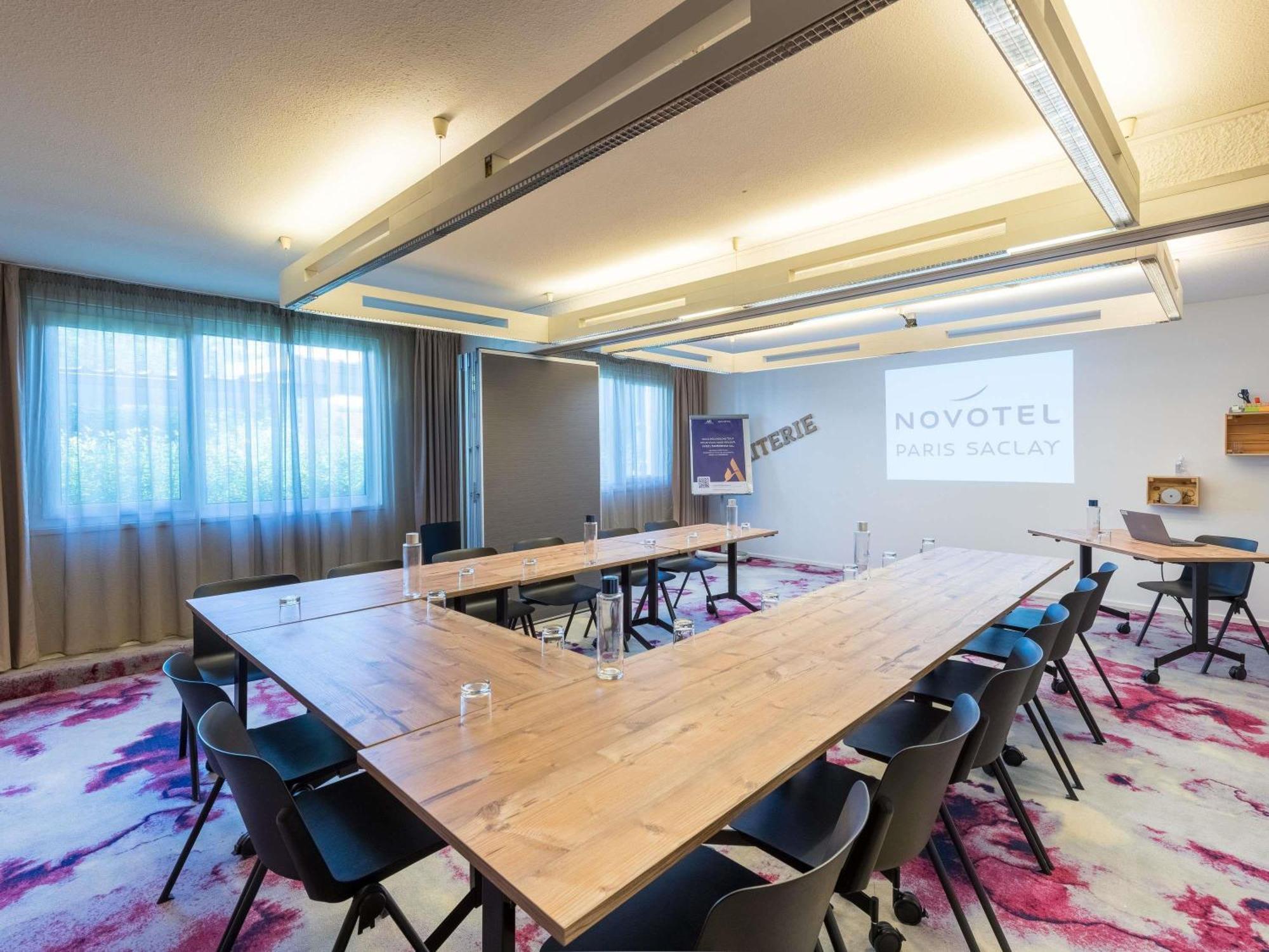 Novotel Saclay Exterior photo